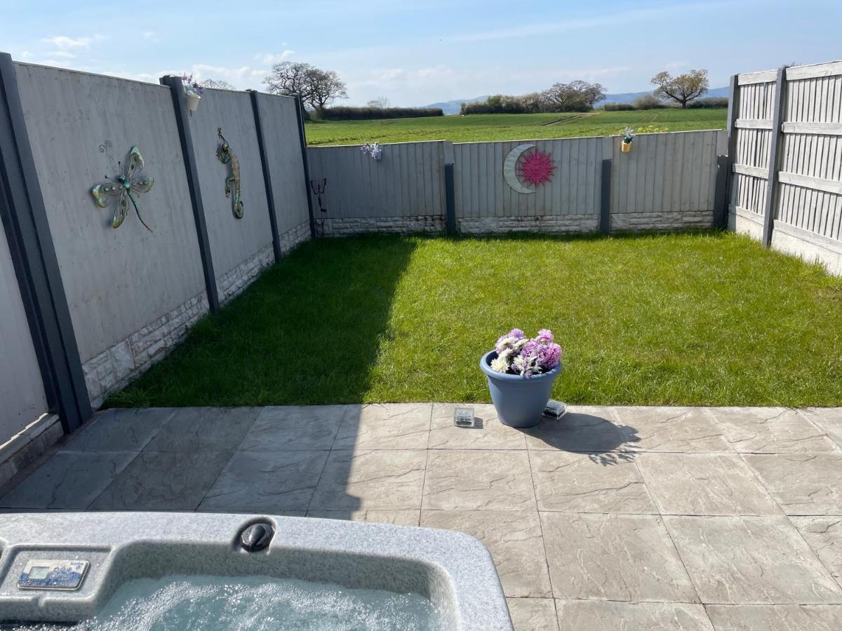 Dwylig Isa Holiday Cottages Rhuddlan Kültér fotó